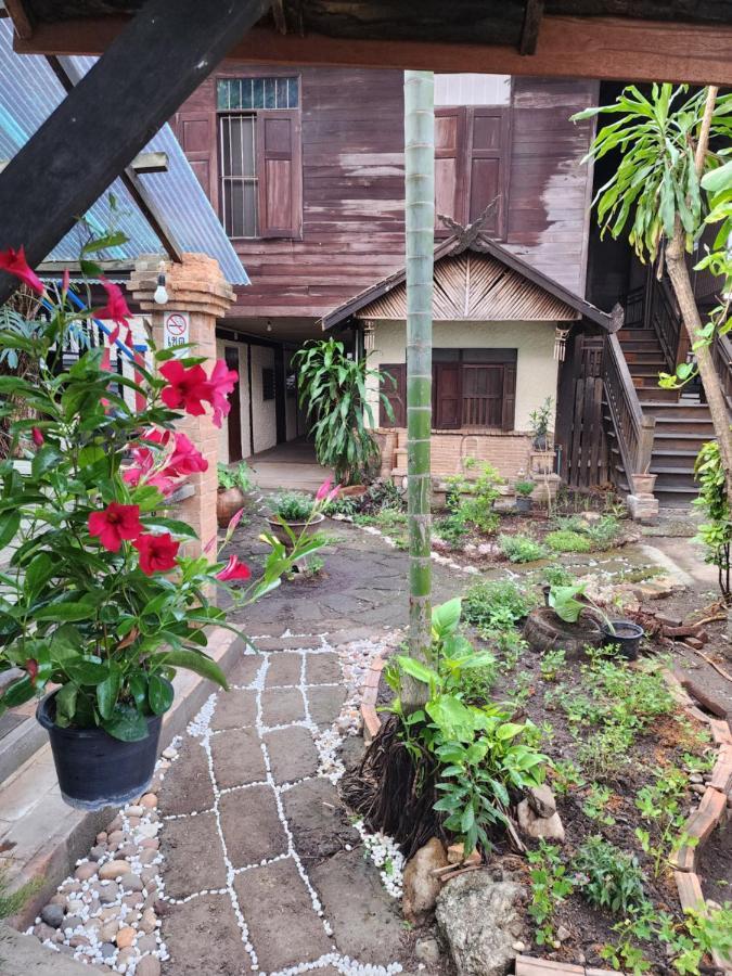 Cozy Nest Cnx Hostel Chiang Mai Exterior photo